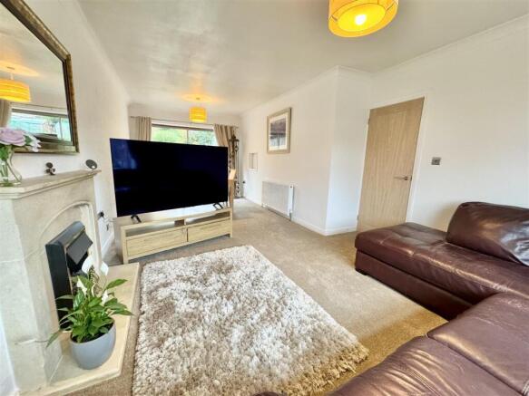 4 bed Detached to rent Image 11