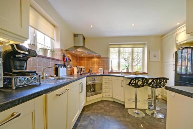 Kitchen 2.jpg