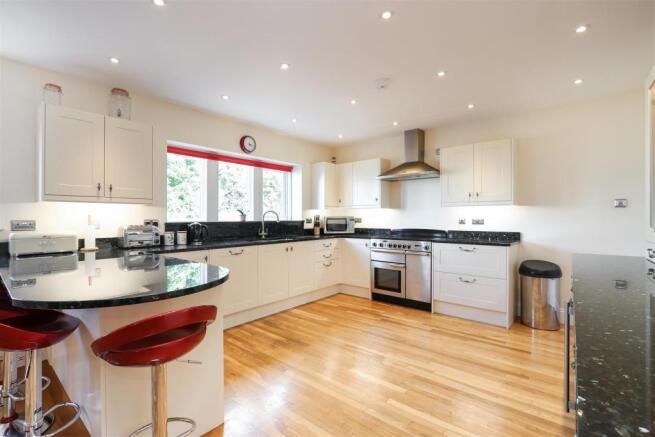 Kitchen2.jpg