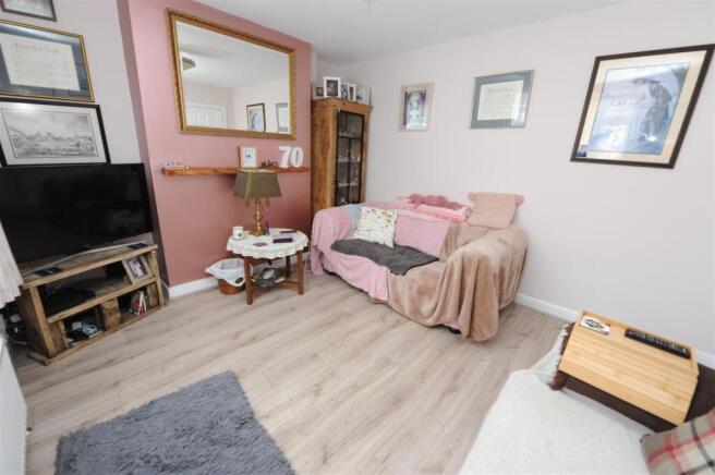 3 bed Town House for sale Image 9