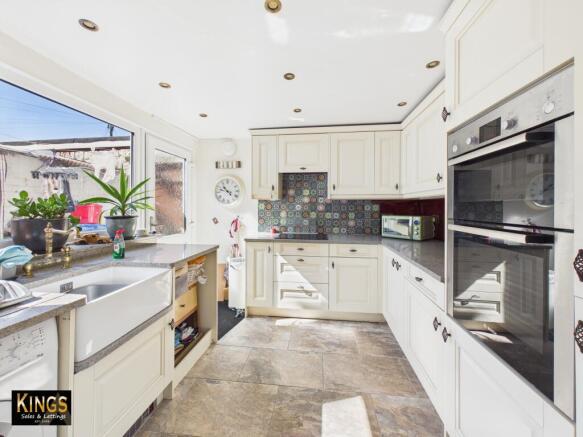 3 bed Town House for sale Image 5