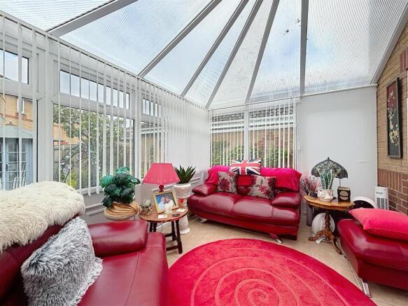 4 bed Detached for sale Image 4