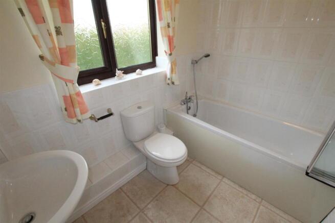 Family Bathroom / WC