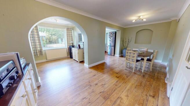 4 bed Detached for sale Image 7