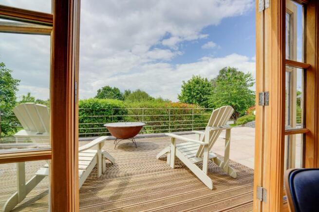 Sitting room deck to the front