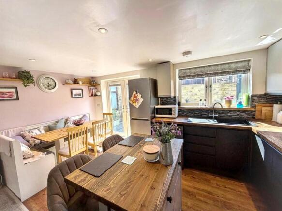 3 bed Detached for sale Image 8