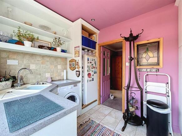 4 bed House for sale Image 6