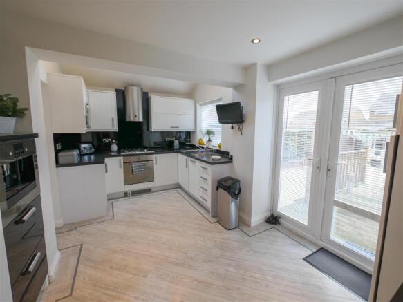 Kitchen/ Breakfast Room