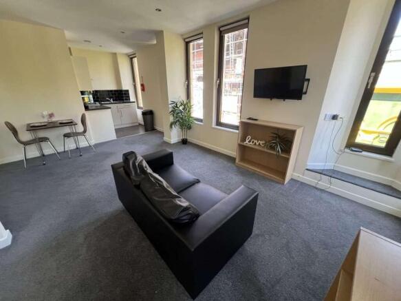 Studio to rent Image 9