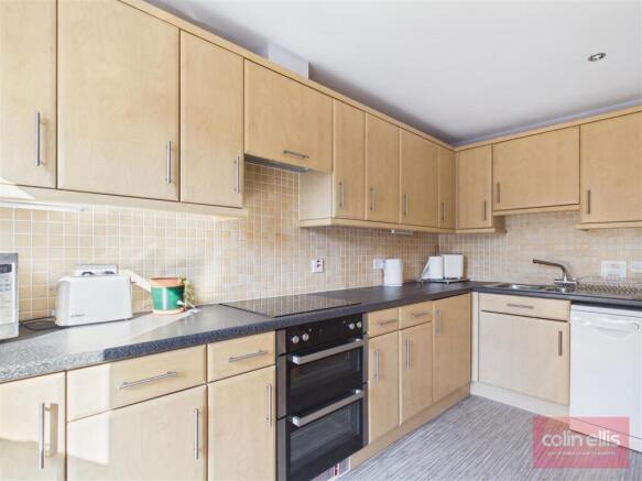 2 bed Flat for sale Image 7