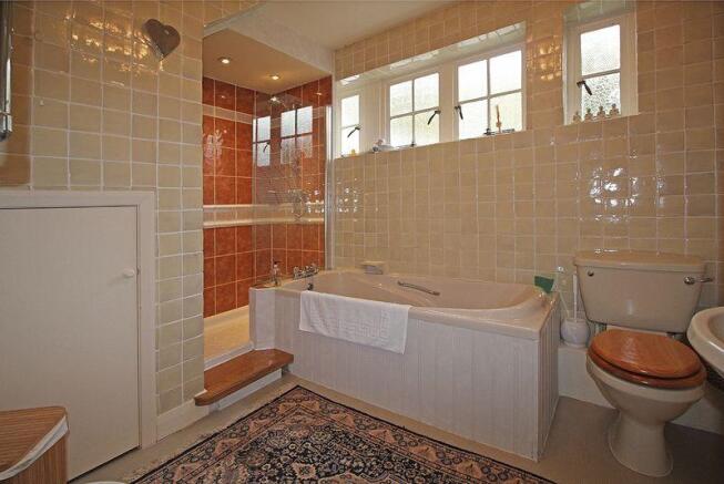 FAMILY BATHROOM
