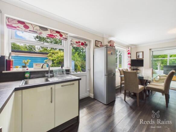 4 bed Detached for sale Image 8
