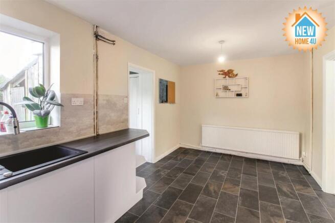 KITCHEN/DINER: