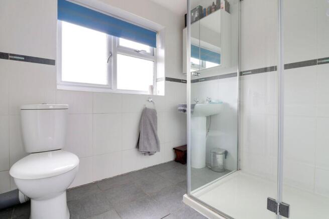 En Suite (Bedroom 2)