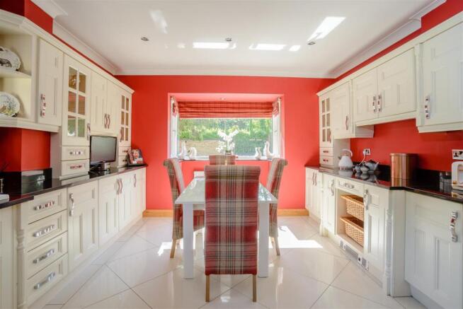 8386342-interior13.jpg