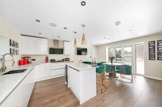 OPEN-PLAN DINING KITCHEN