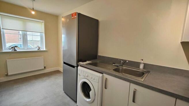 2 bed Semi-Detached to rent Image 4