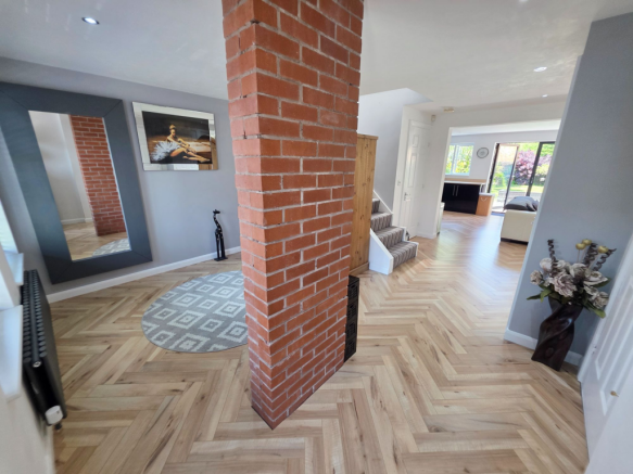 4 bed Detached for sale Image 4