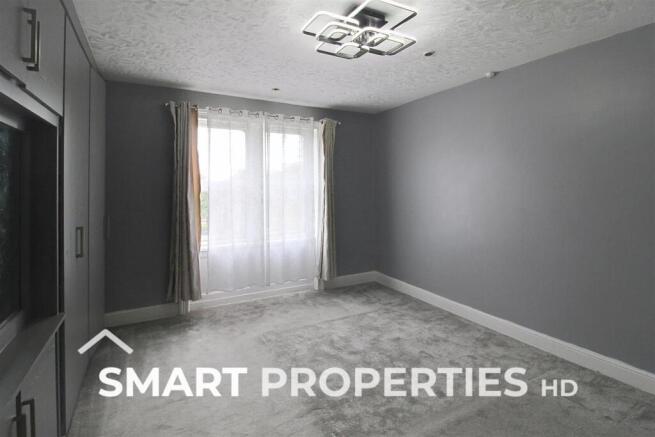 3 bed Terraced to rent Image 8