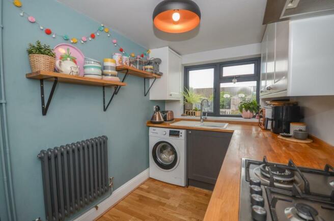 kitchen pic 2.jpg