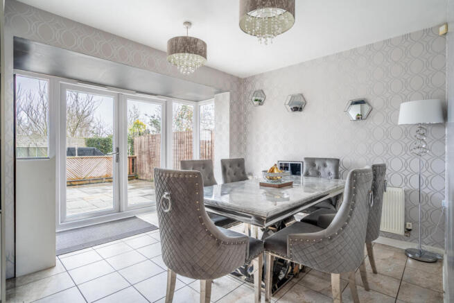 5 bed Detached for sale Image 9