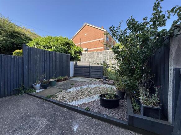 2 bed Terraced for sale Image 8