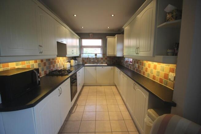 FITTED KITCHEN