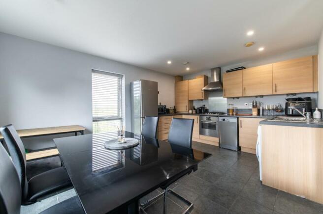 Kitchen & Dining