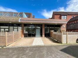 Flat 16, Riverside Court, Castle Street, Salisbury SP1 3SW