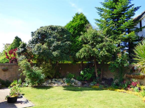 29 Treetops Garden DI 1 .JPG