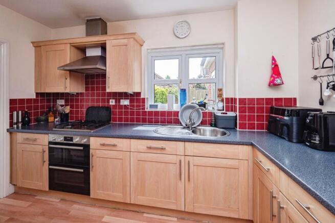 4 bed Detached for sale Image 5