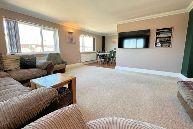 Lounge/Dining Room