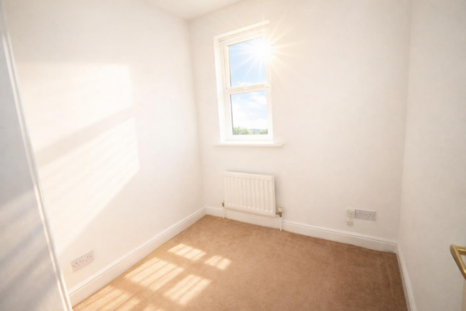 3 bed Terraced for sale Image 6