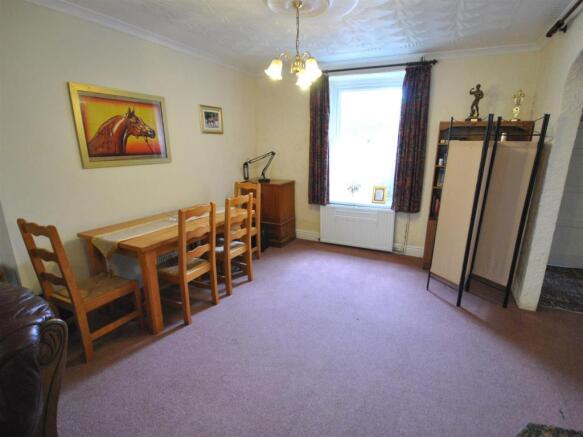 LIVING ROOM / DINING ROOM
