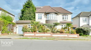10, South Lodge Drive, London N14 4XP