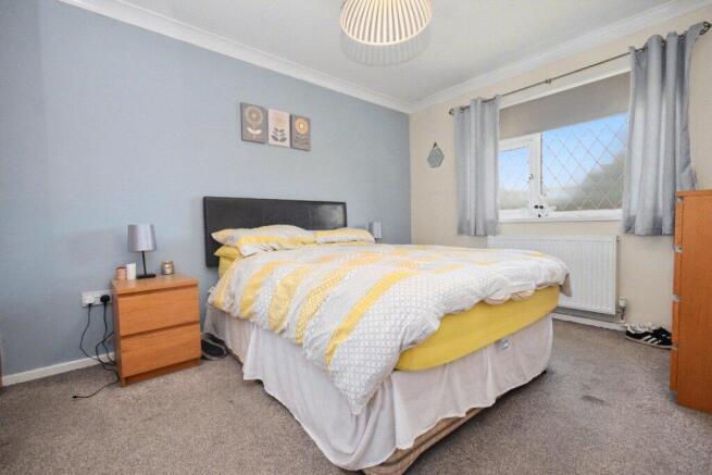 4 bed Semi-Detached for sale Image 6