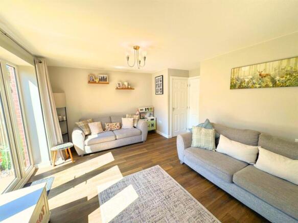 25 Orchardside - living 1.jpg