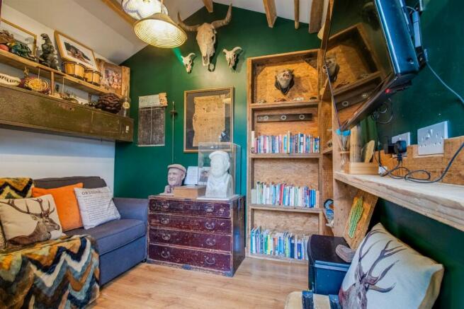 SUMMERHOUSE