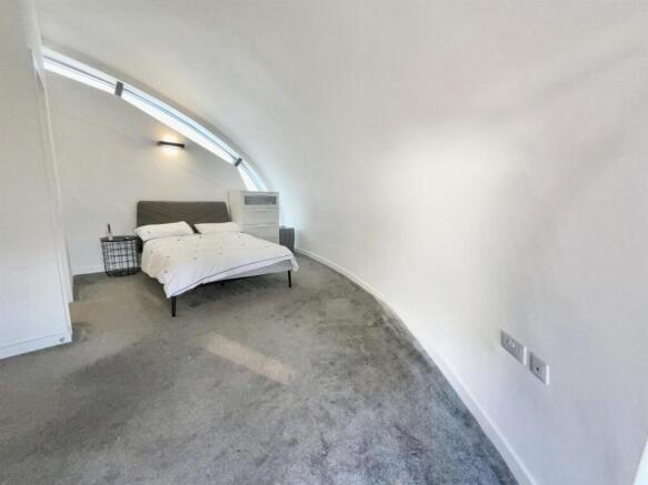 2 bed Flat to rent Image 6