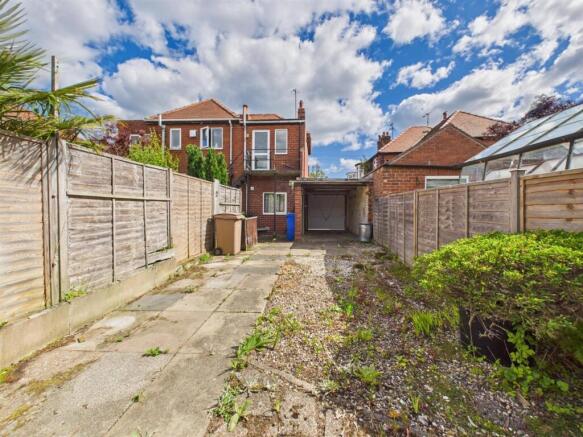2 bed Flat for sale Image 10