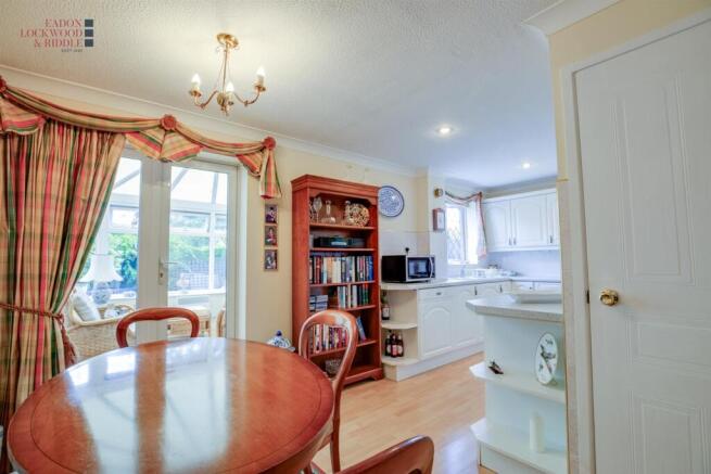 3 bed House for sale Image 6