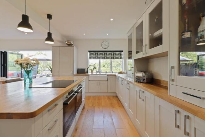 3 bed House for sale Image 8