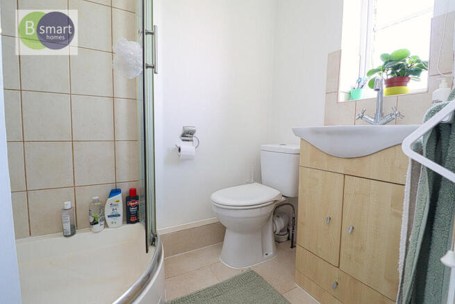 4 bed Detached for sale Image 11