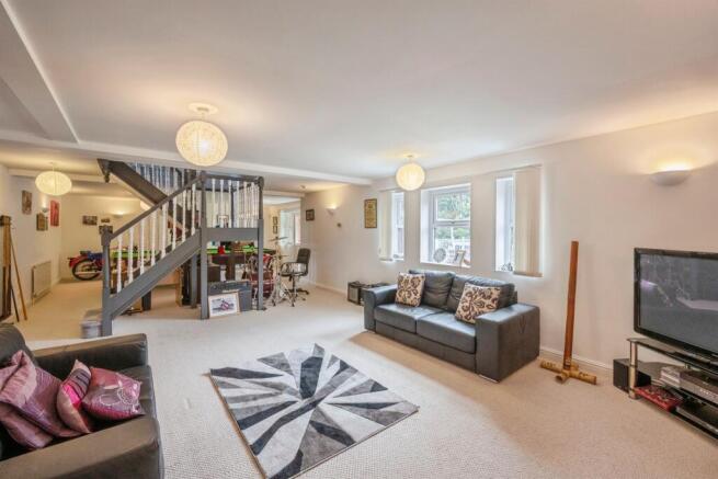 4 bed Detached for sale Image 10