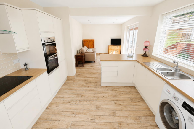 KITCHEN/DINING/SITTING ROOM
