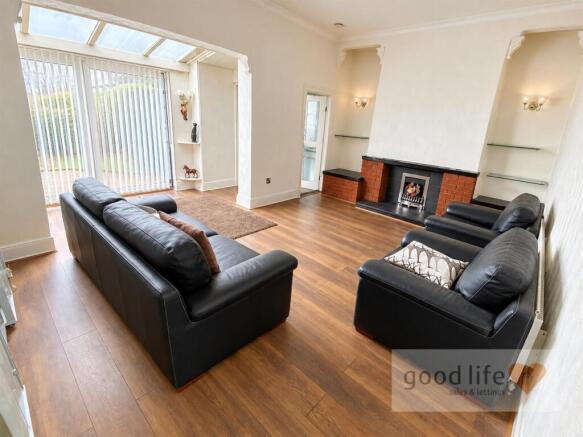 20260924_200022455_iOS2 rainton street.jpg