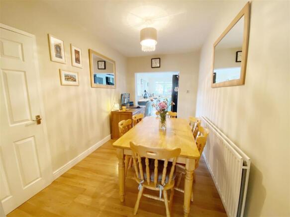 Dining Room pic 1.jpg