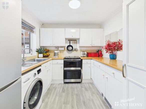 CAM03852G0-PR0519-STILL001