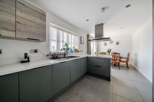 4 bed Detached for sale Image 4