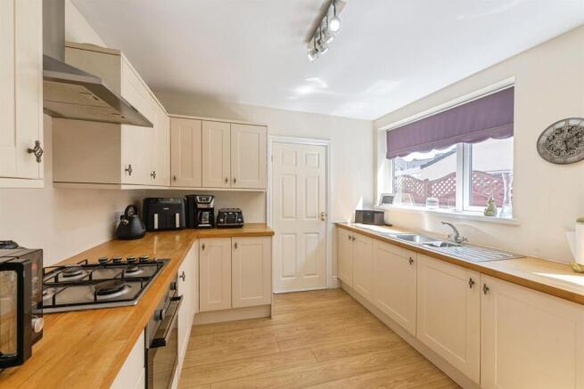 3 bed Terraced for sale Image 6